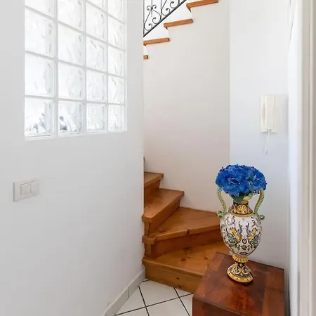 Realty Holidays - Pinny House Sorrento