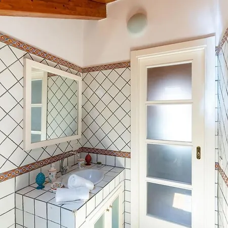 Апартаменты Realty Holidays - Pinnidy' S House